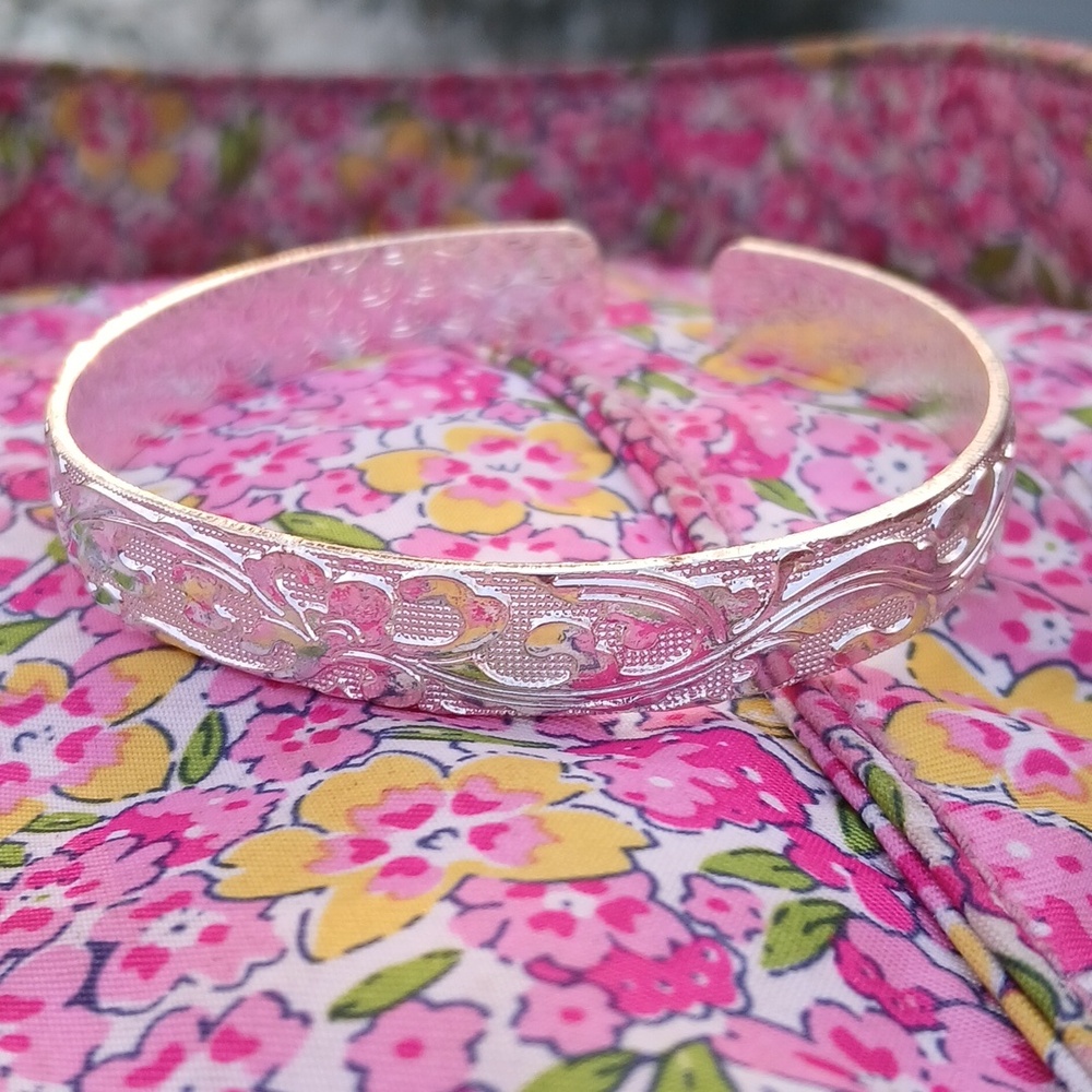 Cuff bracelet marked 999 silver